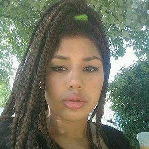 Meet your Posher, Yozmarie